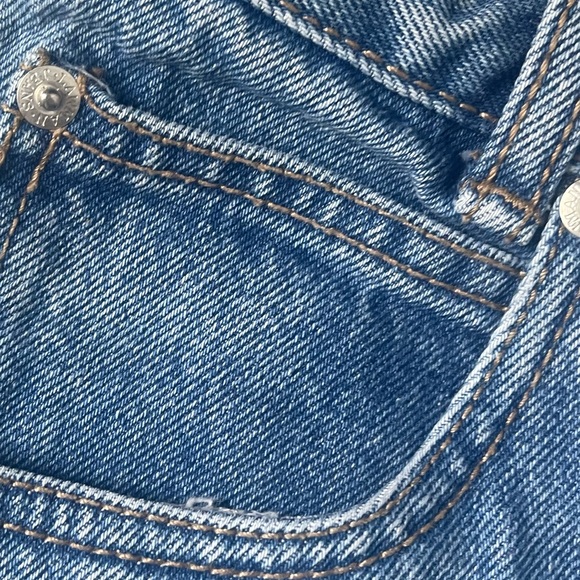 VINTAGE JEAN SHORTS! - Picture 6 of 6